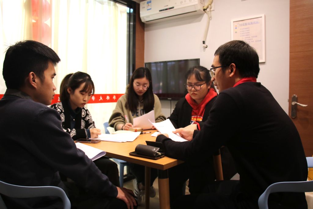 专业教师开展学业辅导.jpg