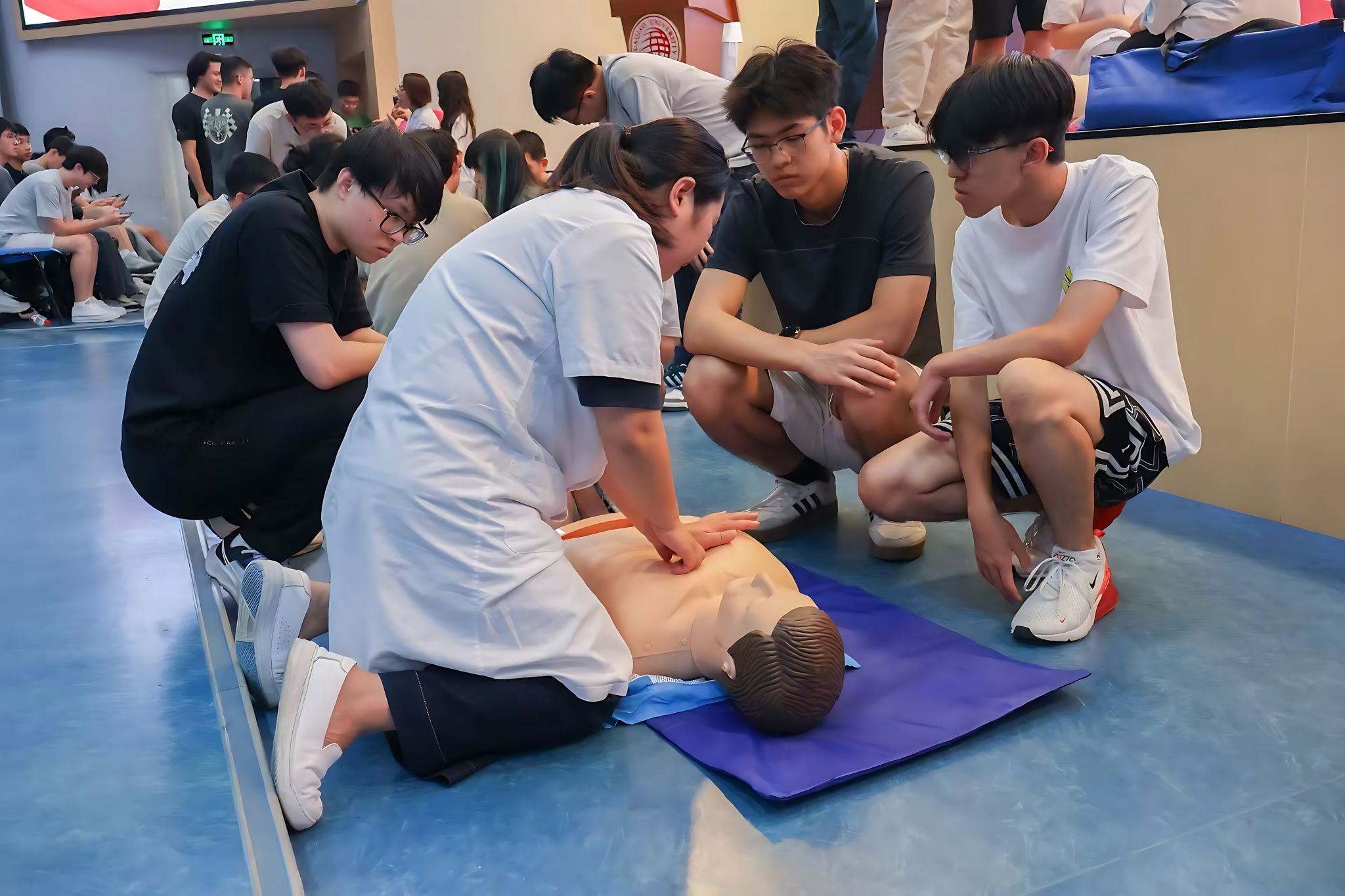 厦门医学院附属第二医院团队开展急救知识培训.jpg