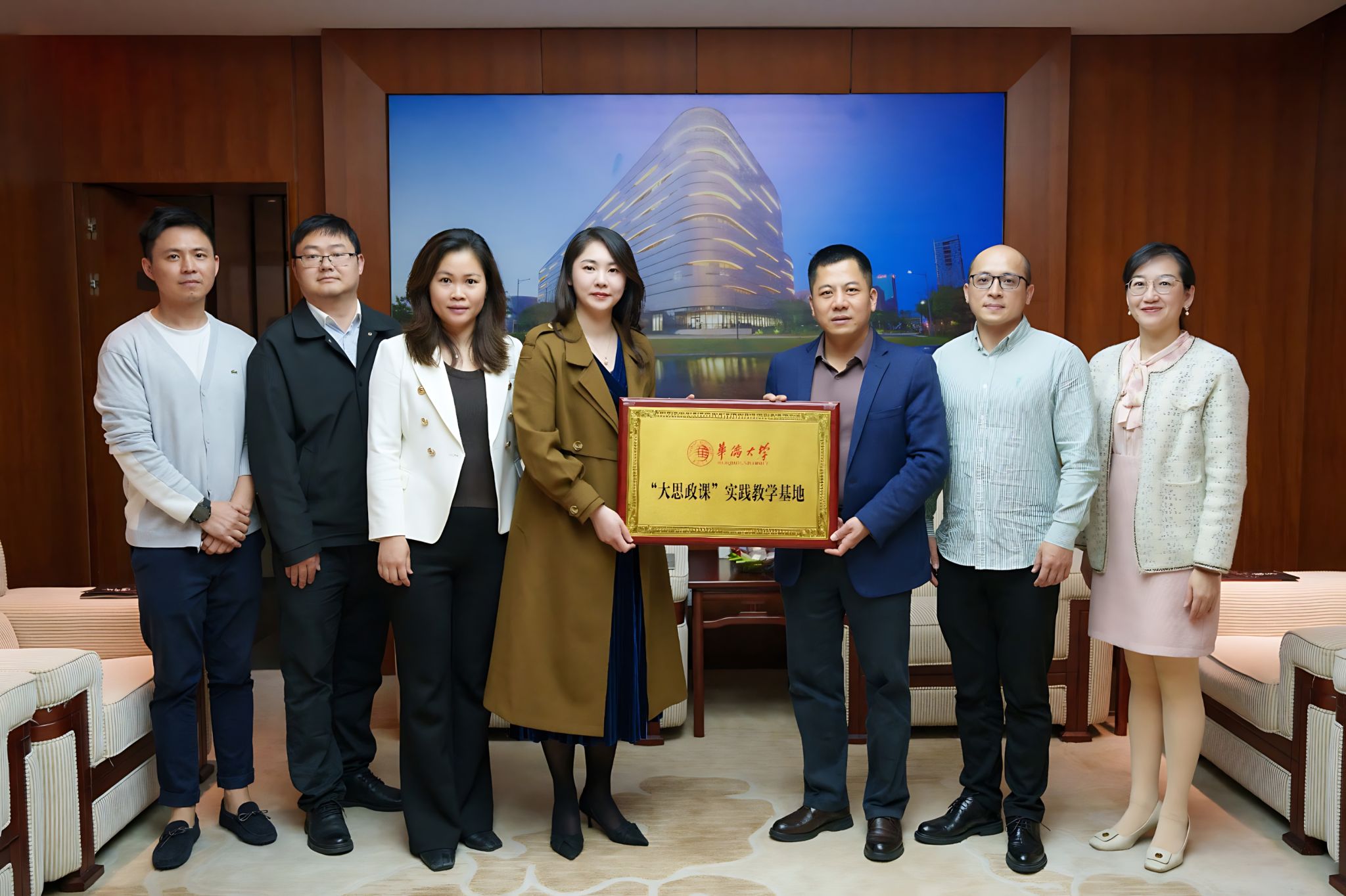 与泉州大剧院共建“大思政课”实践教学基地.jpg