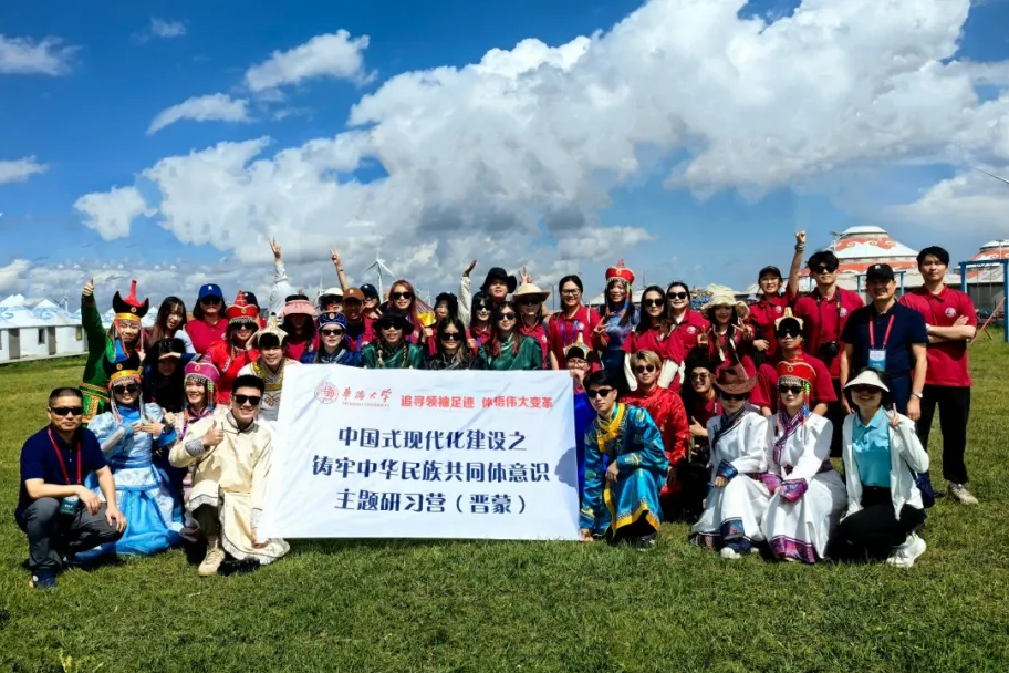 奔赴腾辉锡勒草原，感受淳朴民风.jpg