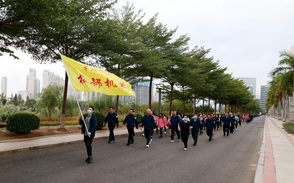 厦门校区健步走现场.jpg 厦门校区健步走现场.jpg