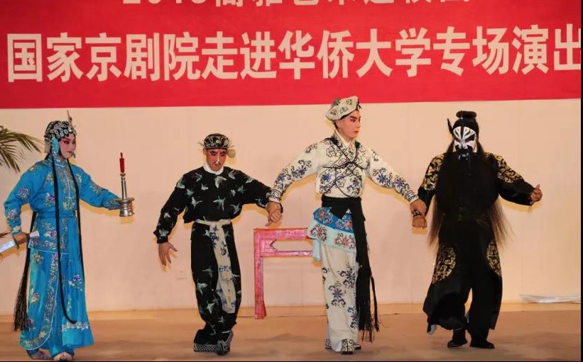 “高雅艺术进校园”走进taptap点点体育.jpg